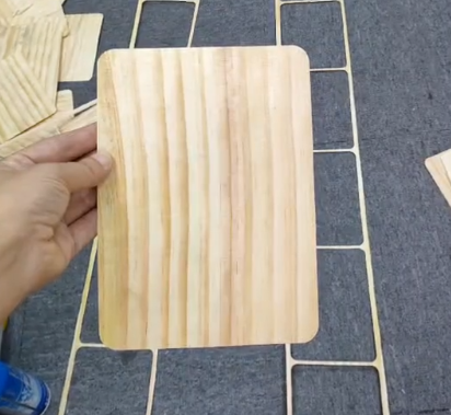 环保木板餐盒模切生产设备加工视频
